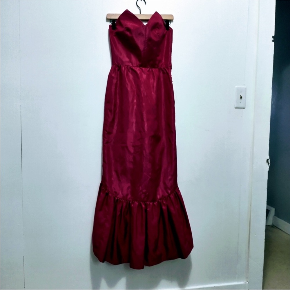 Vintage strapless mermaid dress made of a pretty satin.  Large bow on the back.